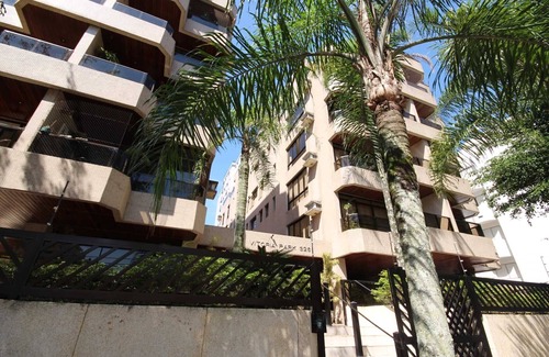 Jardim Sao Miguel Apartment | CHRISTMAS AND NEW YEAR'S EVE AVAILABLE. Spacious and airy, ideal for families. Guarujá Cove