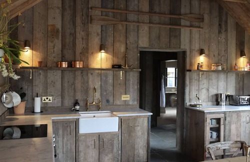 Kelston House | Christmas Cabin - River View 10 mins from Bath