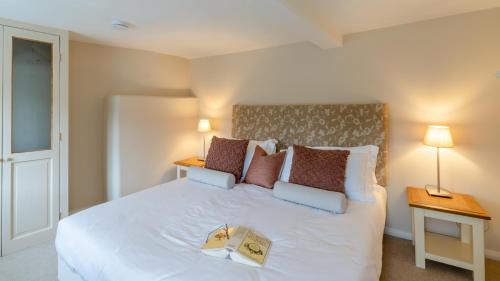 Tetbury House | Christmas Cottage