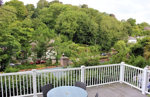 Helford House | Christmas Cottage - Two Bedroom House, Sleeps 4