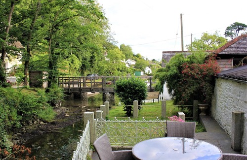 Helford House | Christmas Cottage - Two Bedroom House, Sleeps 4