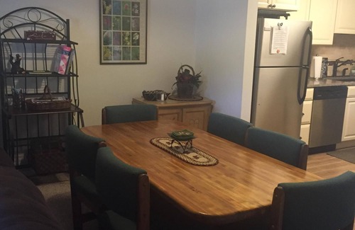 Mountain House Condo | Christmas DISCOUNT! Updated, very comfy. 5min walk to Peru Lift. 2bed,2ba,