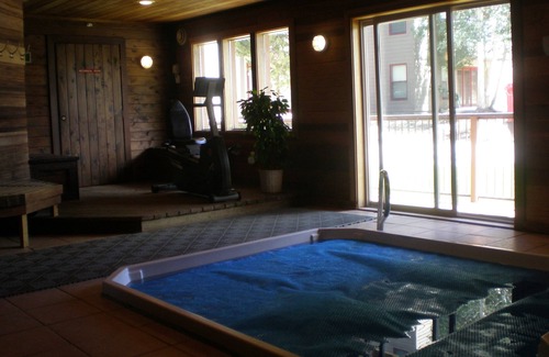 Mountain House Condo | Christmas DISCOUNT! Updated, very comfy. 5min walk to Peru Lift. 2bed,2ba,
