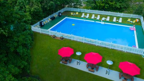 Jackson Hotel | Christmas Farm Inn and Spa