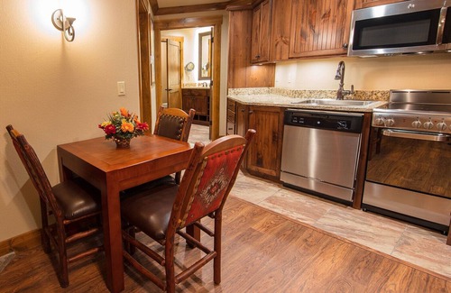 Gatlinburg Villa | CHRISTMAS IN THE SMOKEY MOUNTAINS One Bedroom Villa