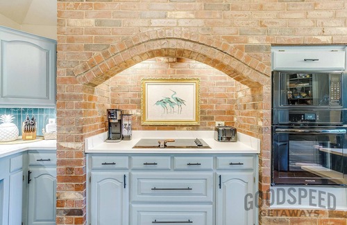 Fort Worth House | Christmas-Ready! Hot Tub, Firepit + Room for 19