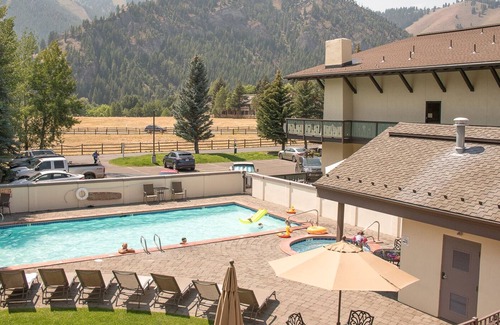 Ketchum Condo | Christophe Condo 609 - With Year-round Outdoor Pool & Hot Tub & Bald Mt Views
