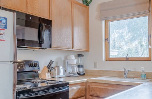 Ketchum Condo | Christophe Condo 609 - With Year-round Outdoor Pool & Hot Tub & Bald Mt Views