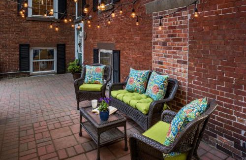 Smith Hill Bed & Breakfast | Christopher Dodge House