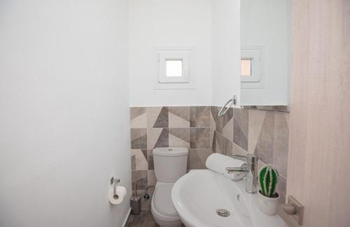 Liapades Apartment | Chrysanthi's house