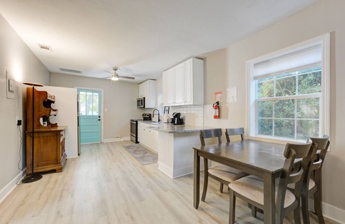 North Charleston Cottage | ✰CHS Cheery Cottage~15 min to Downtown Charleston✰