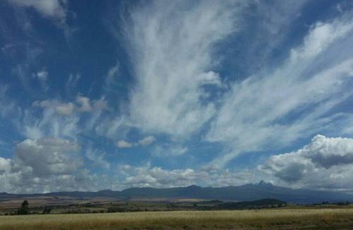 Ethi House | Chui Cottage with tennis facing Mt Kenya & near Ngare Ndare