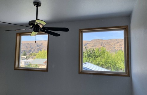 Sunland Estates House | Chukar House of Sunland Estates, 10 minutes from The Gorge