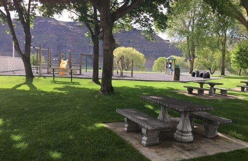 Sunland Estates House | Chukar House of Sunland Estates, 10 minutes from The Gorge