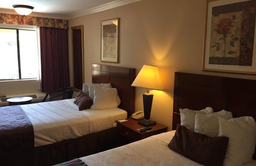 Lincoln Acres Hotel | Chula Vista Inn