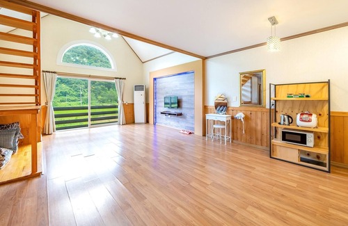 Namsan House | Chuncheon Namiseom pet Friendly Pension