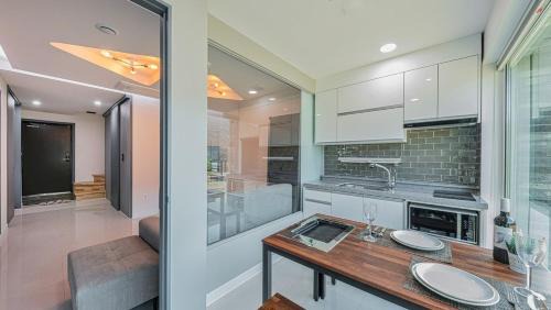 Namsan House | Chuncheon Namiseom River North Pool Villa