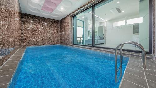 Namsan House | Chuncheon Namiseom River North Pool Villa