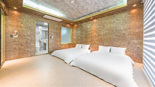 Chuncheon House | Chuncheon Poolhouse Epop