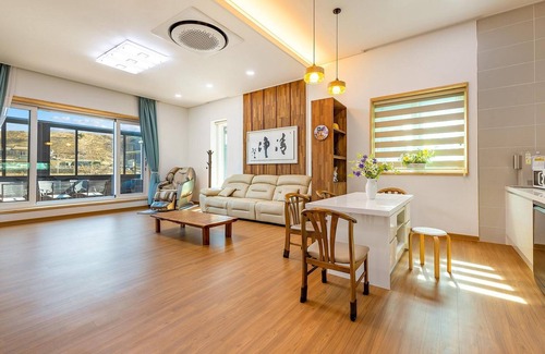 Oesil House | Chungnam Cheong-yang Ekohillinghauseu