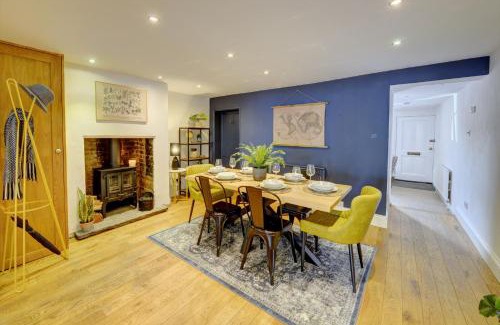 Warwick Town Centre House | Church Bells House by Spa Town Property - 3 Bedroom Georgian Townhouse in Central Warwick