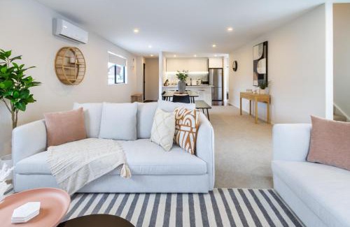 Upper Riccarton Apartment | Church Corner, Parking and Large Living Area