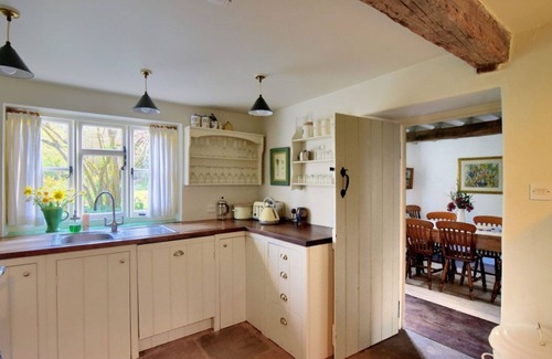Whitchurch Canonicorum Cottage | CHURCH COTTAGE, pet friendly in Whitchurch Canonicorum