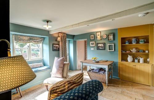 Whichford House | Church End Cottage