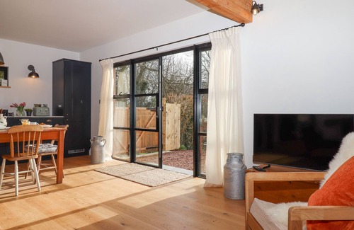 Newton Saint Cyres Cottage | CHURCH FARM DAIRY, pet friendly, with a garden in Thorverton