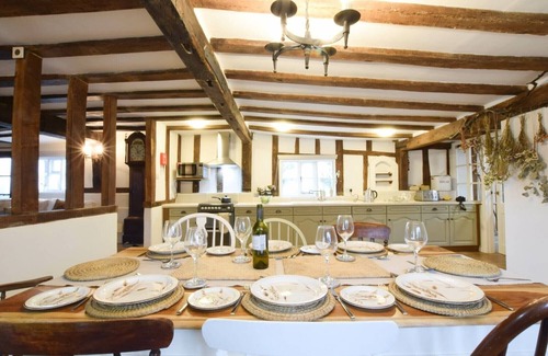 Cookley Cottage | CHURCH FARMHOUSE, COOKLEY, pet friendly, with open fire in Halesworth