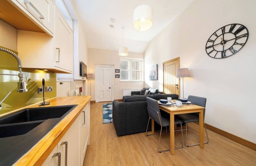 Montrose Apartment | Church House - A Central Montrose 2 bed