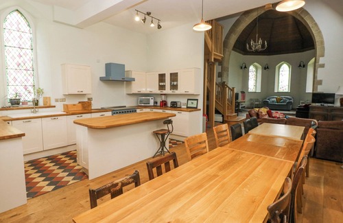 Tan-y-groes Cottage | CHURCH LLYGAD Y DYFFRYN, pet friendly, with a garden in Brynhoffnant