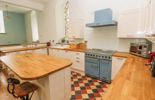 Tan-y-groes Cottage | CHURCH LLYGAD Y DYFFRYN, pet friendly, with a garden in Brynhoffnant