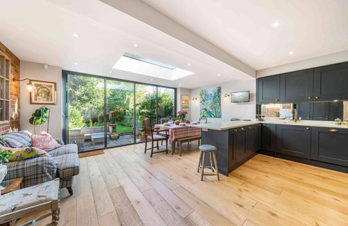 Wimbledon House | Church Road - Four Bedroom House, Sleeps 8