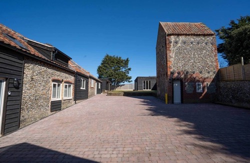 Kessingland House | Church Road Retreats - The Cove