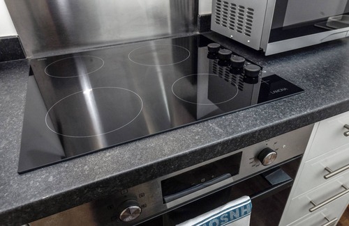 Nottingham Apartment | Church Street Flat 12: Minimalist Studio in Basford