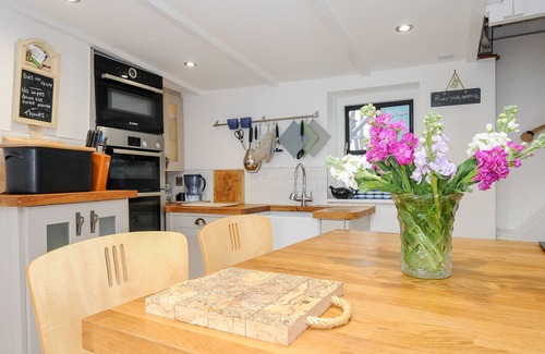 Lanreath House | CHURCH VIEW COTTAGE, pet friendly, with a garden in Pelynt