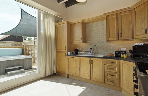 Wainfleet All Saints Cottage | Church View - UKC2302