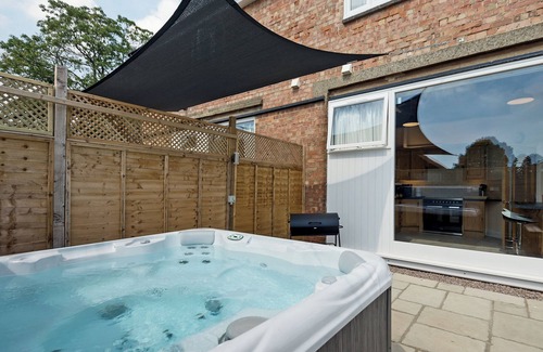 Wainfleet All Saints Cottage | Church View - UKC2302