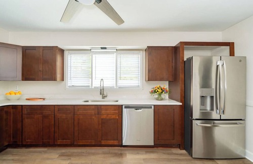 Bridgeport House | Churchill Charm| Firepit | Central | 3BR 1BA