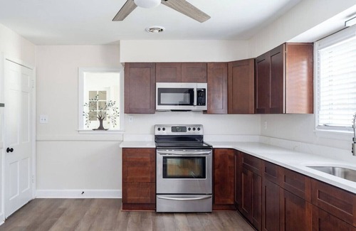 Bridgeport House | Churchill Charm| Firepit | Central | 3BR 1BA