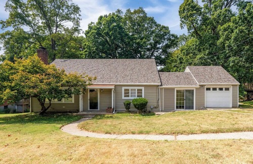 Bridgeport House | Churchill Charm| Firepit | Central | 3BR 1BA