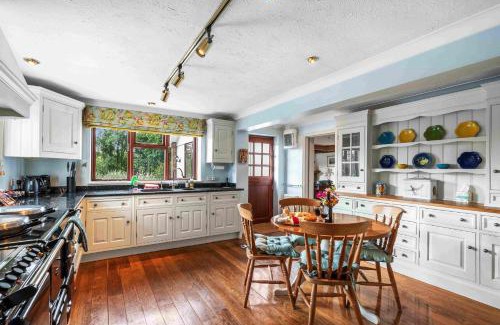 Scaynes Hill House | Churchill Country Retreat By My Getaways