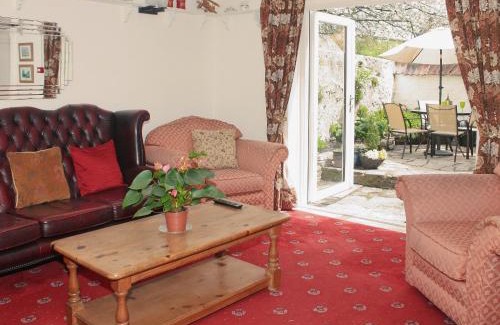 Winterbourne Abbas House | Churchview House