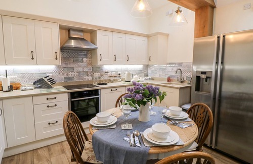 Coxbench House | CHURN DASH COTTAGE, family friendly in Horsley Woodhouse