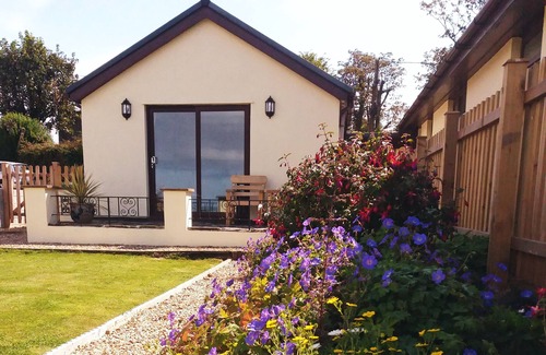 Connor Downs House | Chy ryb Connerton - Bungalow near Hayle and Gwithian Beach - accepts dogs.