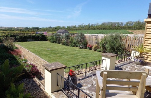 Connor Downs House | Chy ryb Connerton - Bungalow near Hayle and Gwithian Beach - accepts dogs.