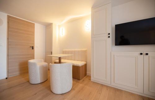 Chaussee-d'Antin Apartment | CIA - Modern Flat, Galeries Lafayette