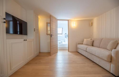 Chaussee-d'Antin Apartment | CIA - Modern Flat, Galeries Lafayette