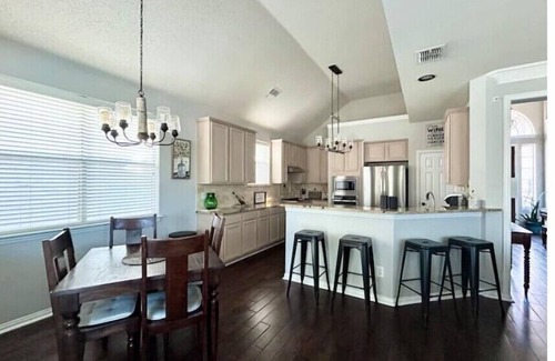 Southeast Arlington House | Ciao Bella! KING/Queen Beds, Pool/Spa-Spacious 2 story home centrally located!nn